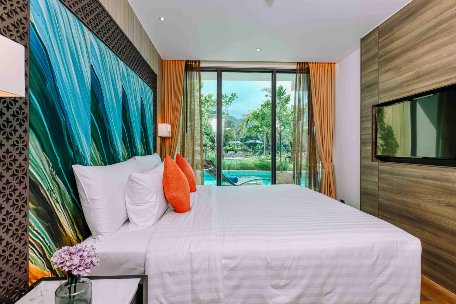 One Bedroom Pool Access Suite