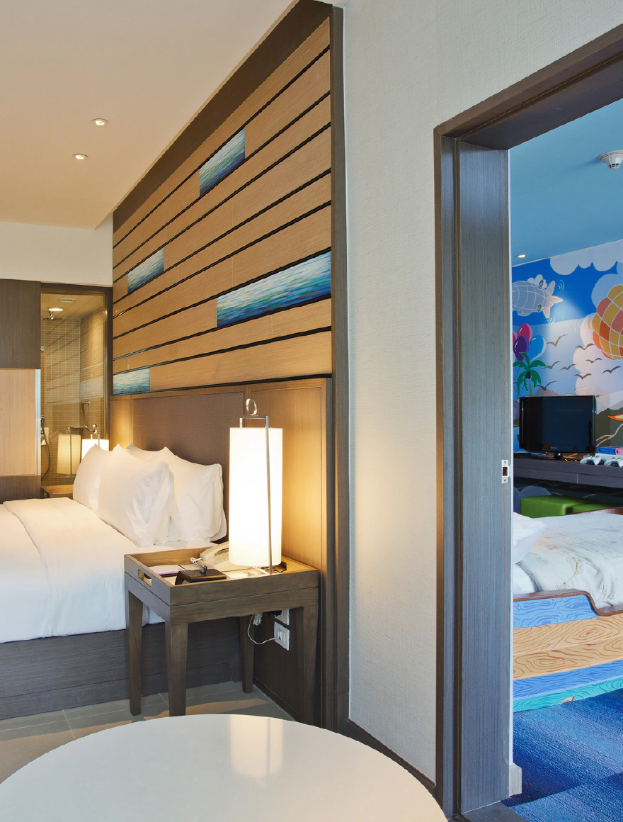 1 King 2 Single 2 Bedrooms Family Suite