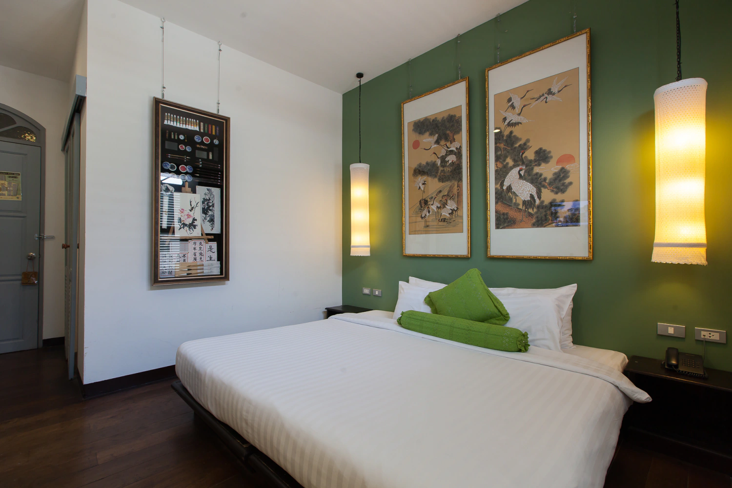 Superior Artist Room