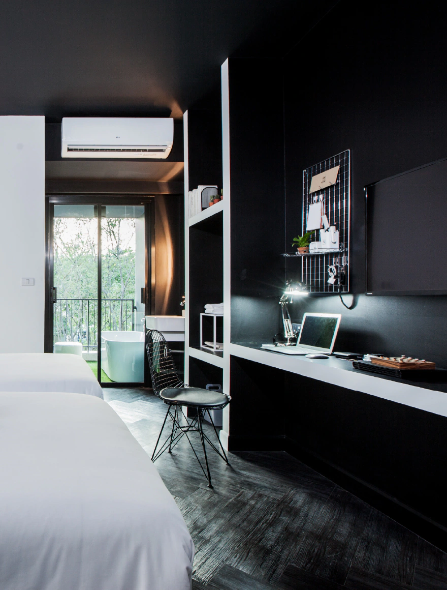 Chimpanzee Bath Pod (Deluxe Twin Bed with outside Bathtub)