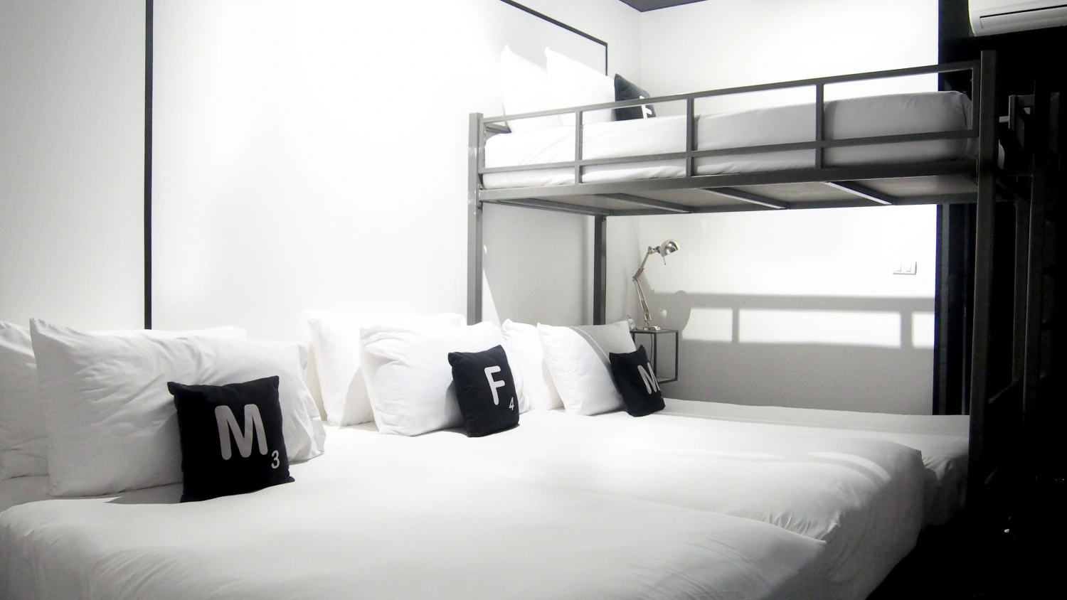 Orangutan Pod (Deluxe Twin Bed + Bunk Bed)