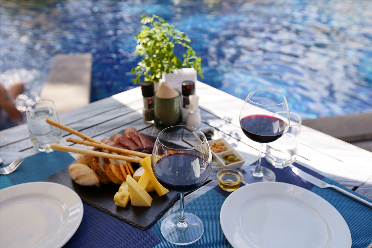 @ Beach Restaurant & Bar