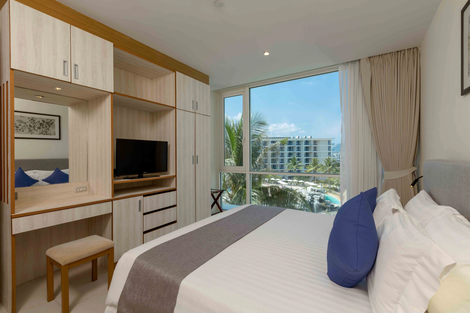 One Bedroom Family Suite with Balcony