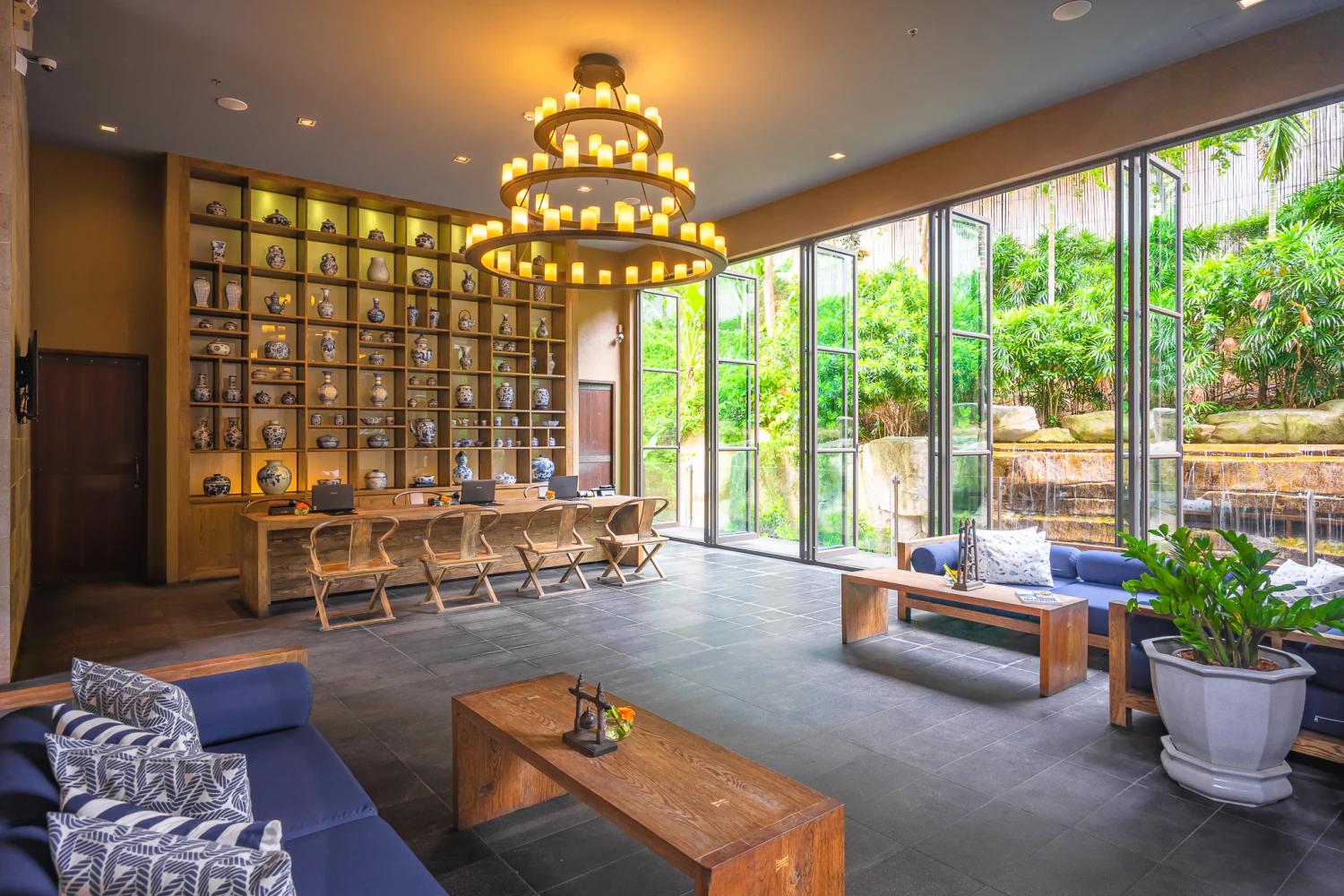 Lobby & Lounge