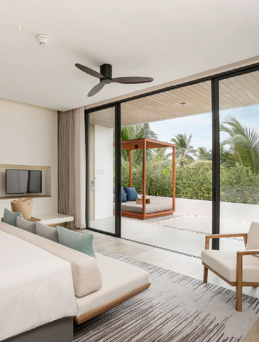 One Bedroom Suite with Outdoor Bathtub