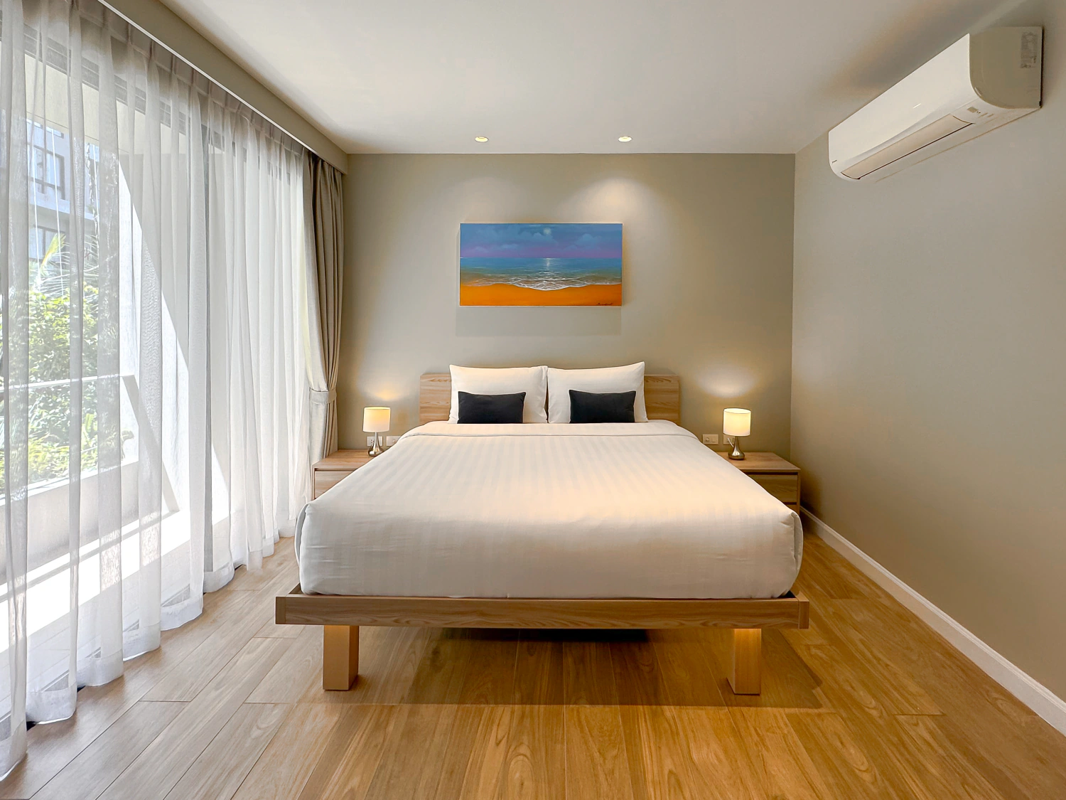 Grand Two Bedroom Suite With Bathtub