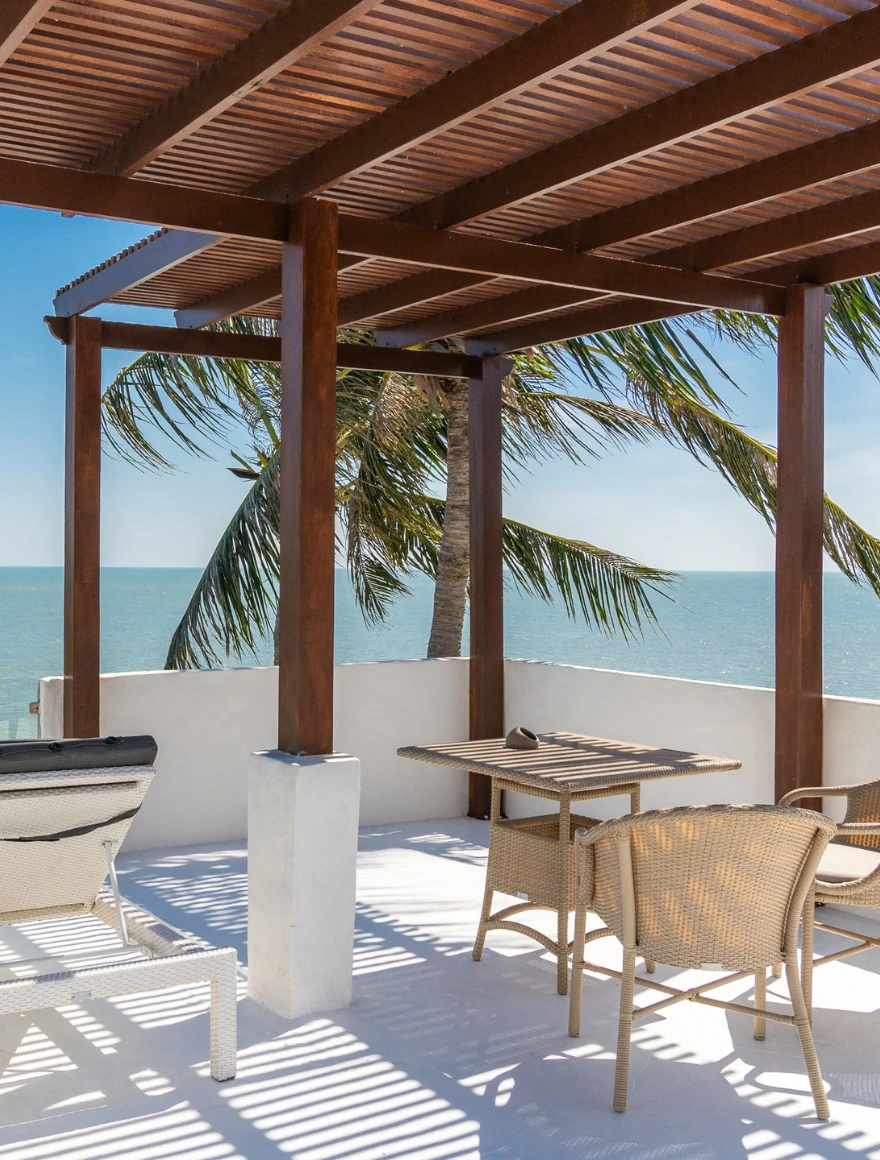 Beachfront Rooftop Suite