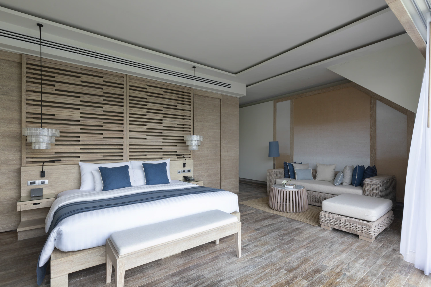 Moonlight Pool Suite