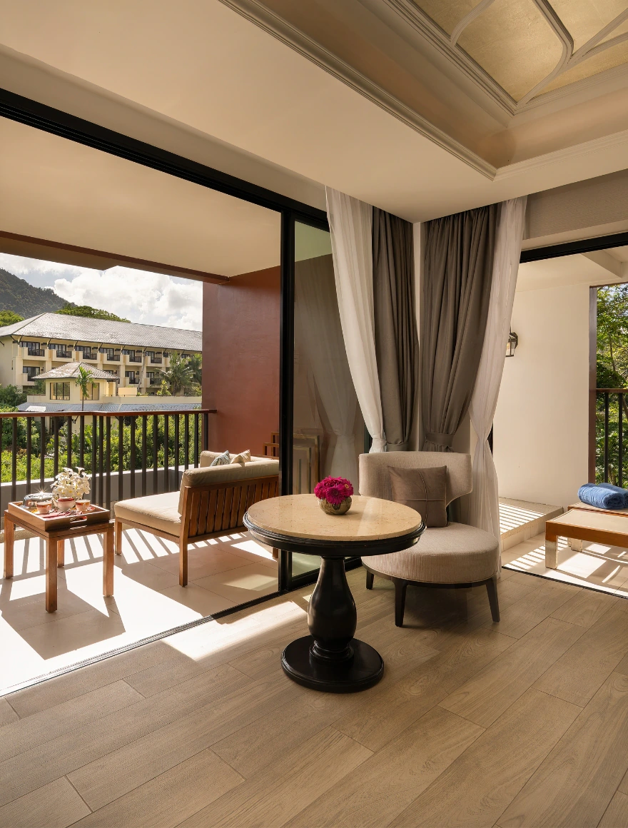 Deluxe Mountain View Whirlpool Bath Suite