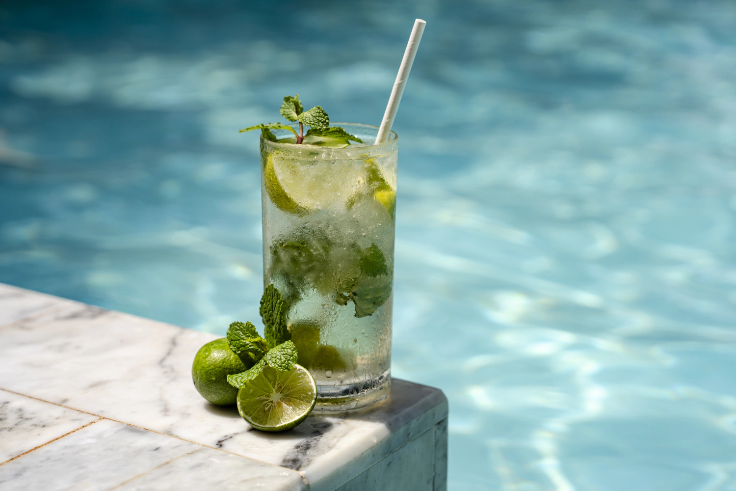 Zing Swim-Up Pool Bar