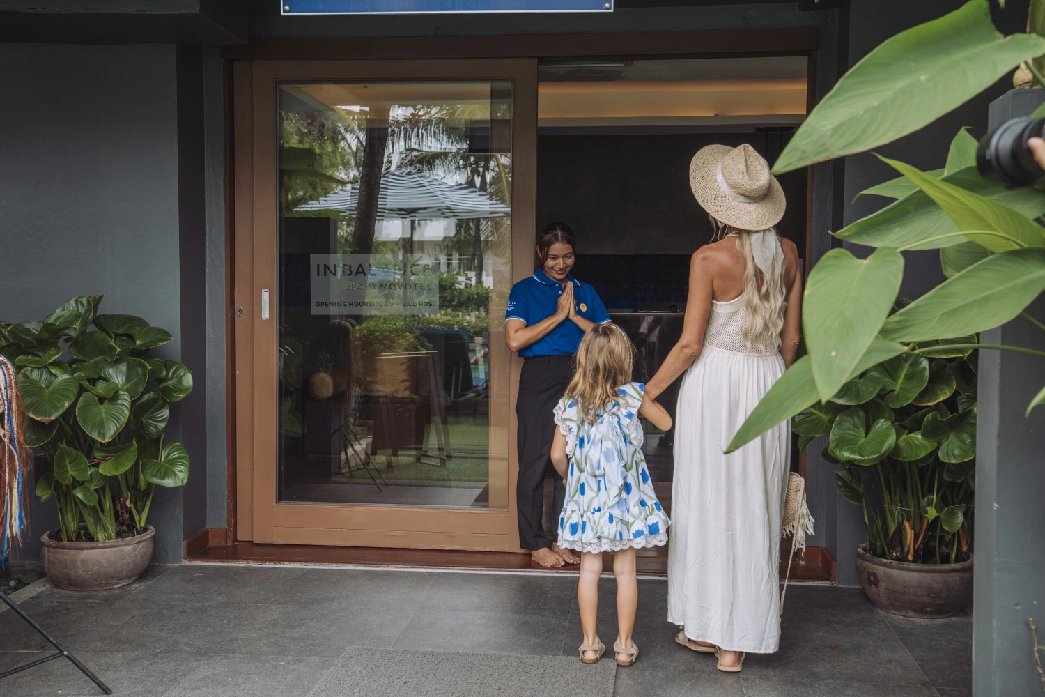 Zing Swim-Up Pool Bar
