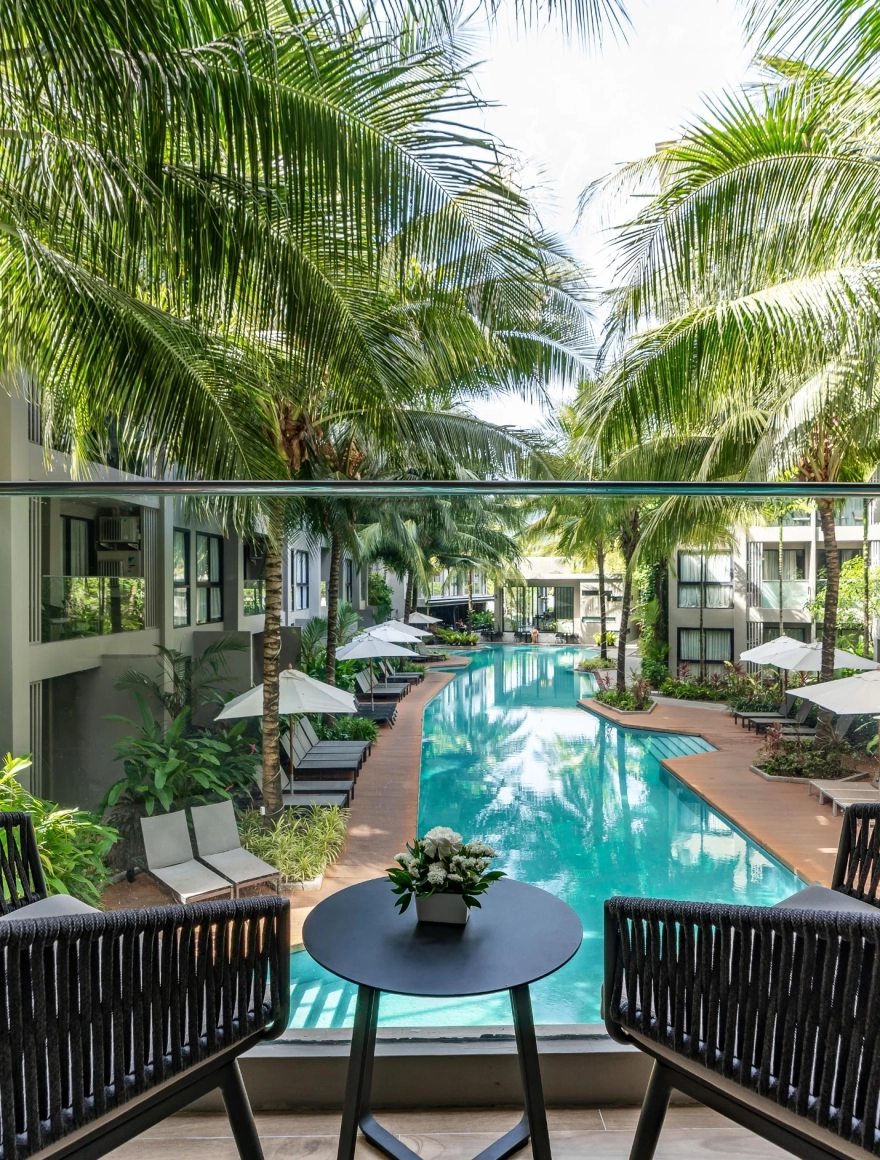 Grand Deluxe Suite Hollywood Twin Pool View