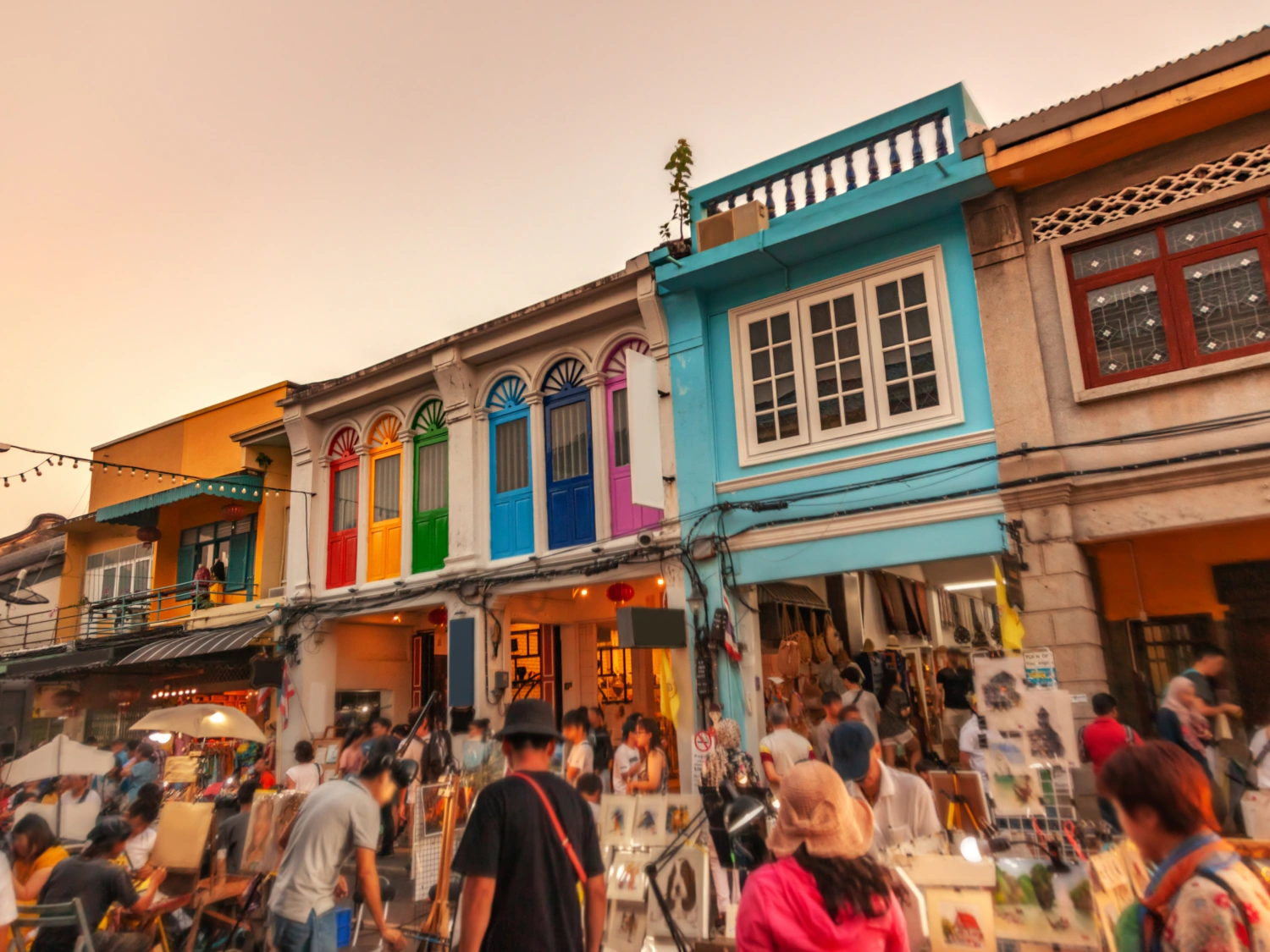 Sunday Walking Street Market (Lard Yai)
