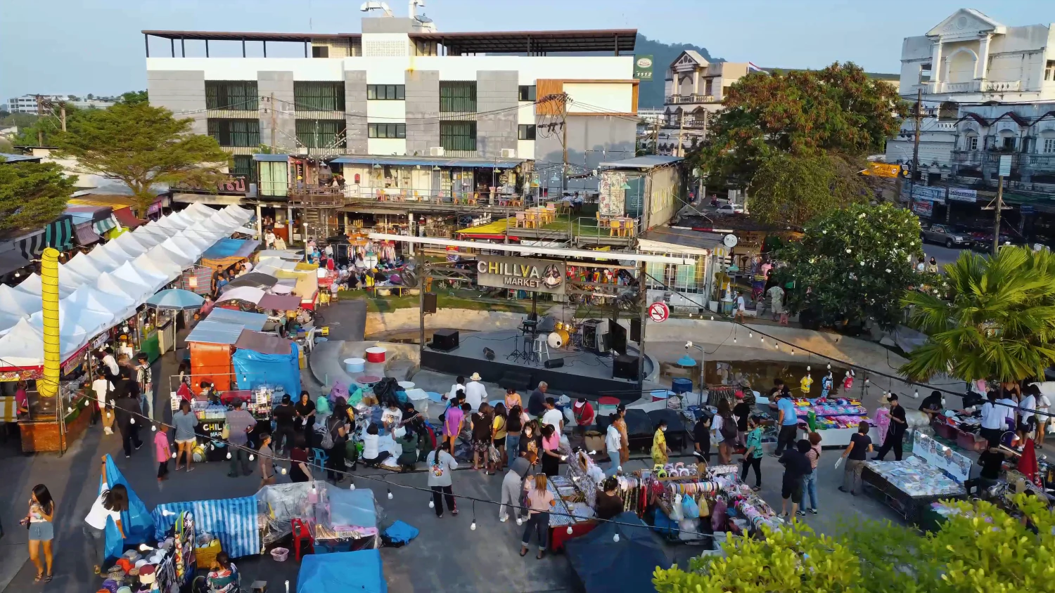 Die besten Nachtmärkte in Phuket - Chillva Market in Phuket Town