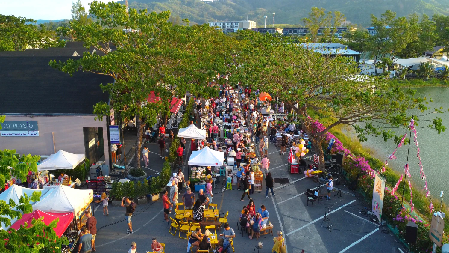 Die besten Nachtmärkte in Phuket - Fun Friday Avenue Market in Bangtao