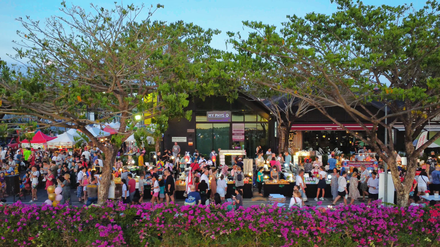 Die besten Nachtmärkte in Phuket - Fun Friday Avenue Market in Bangtao