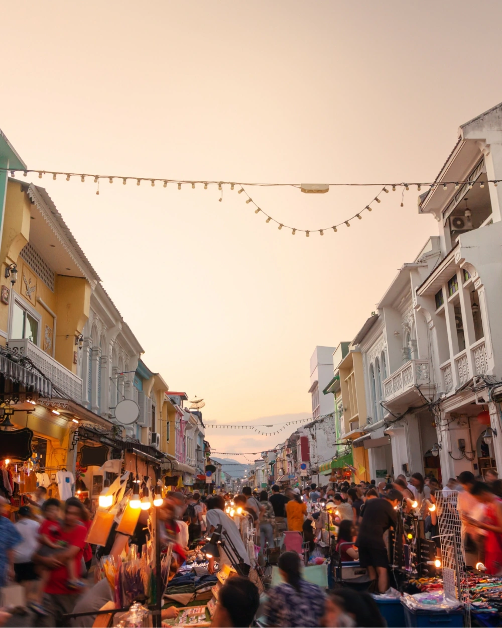 Night markets in Phuket – The 7 best markets for street food & shopping
