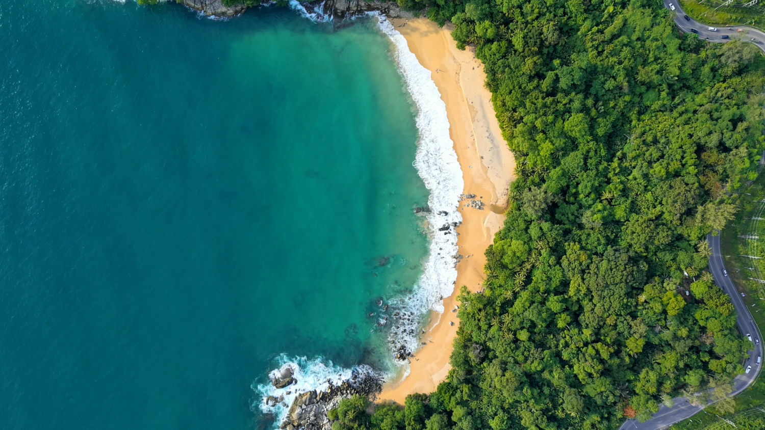 Surin Beach – Klares Wasser mit Verbindung zum Laem Singh Beach