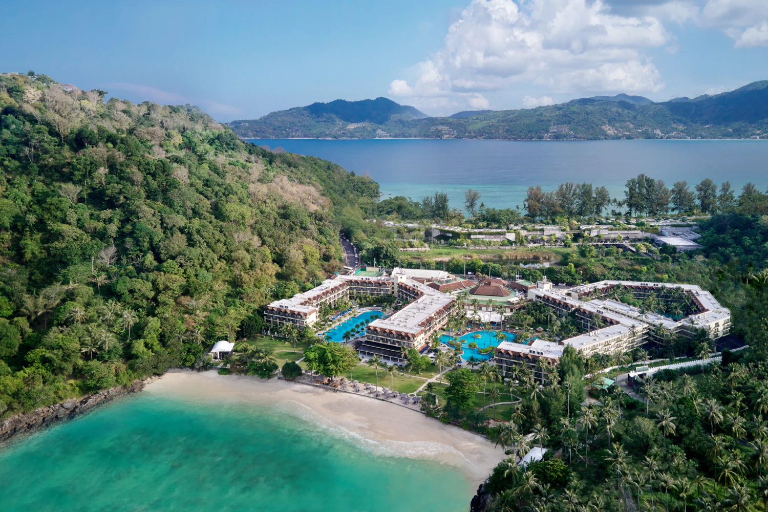 Zwei besondere Strände direkt am Resort - Merlin Beach – Ruhige Bucht mit Hausriff nahe Patong