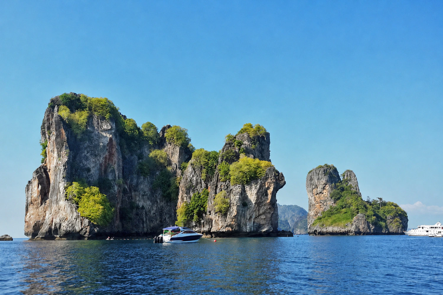 Die besten Tauchplätze rund um Phuket - Bida Nok und Bida Nai bei Phi Phi