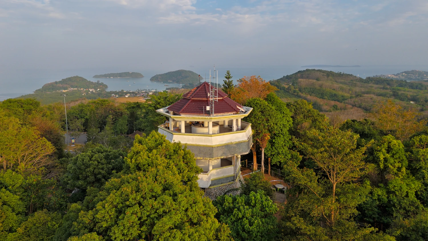 Die besten Aktivitäten und Sehenswürdigkeiten in Cape Panwa - Khao Khad Views Tower