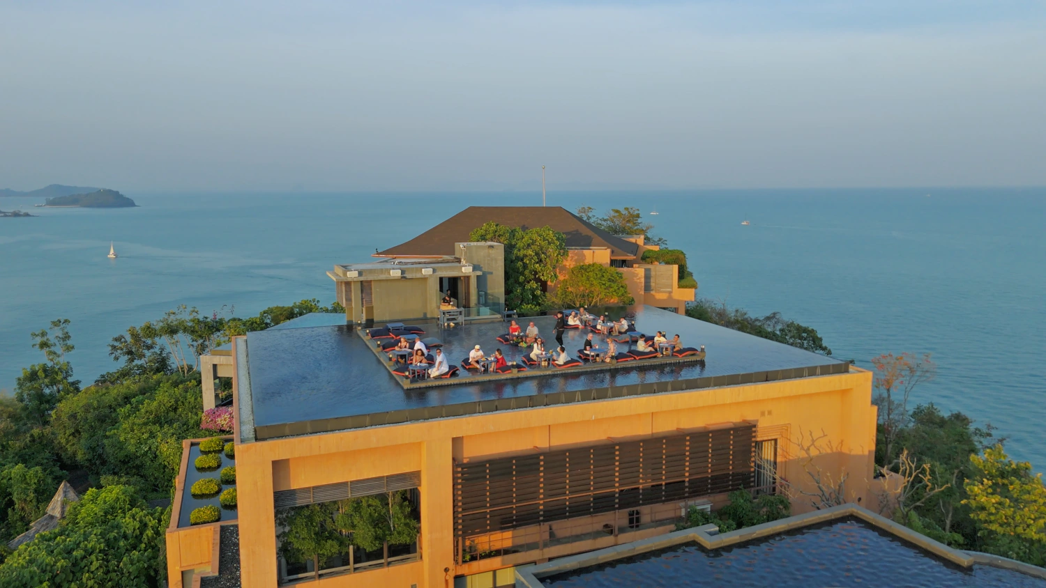 Besondere Restaurants und Rooftop Bars - Baba Nest – Der ikonische Rooftop Spot von Sri Panwa