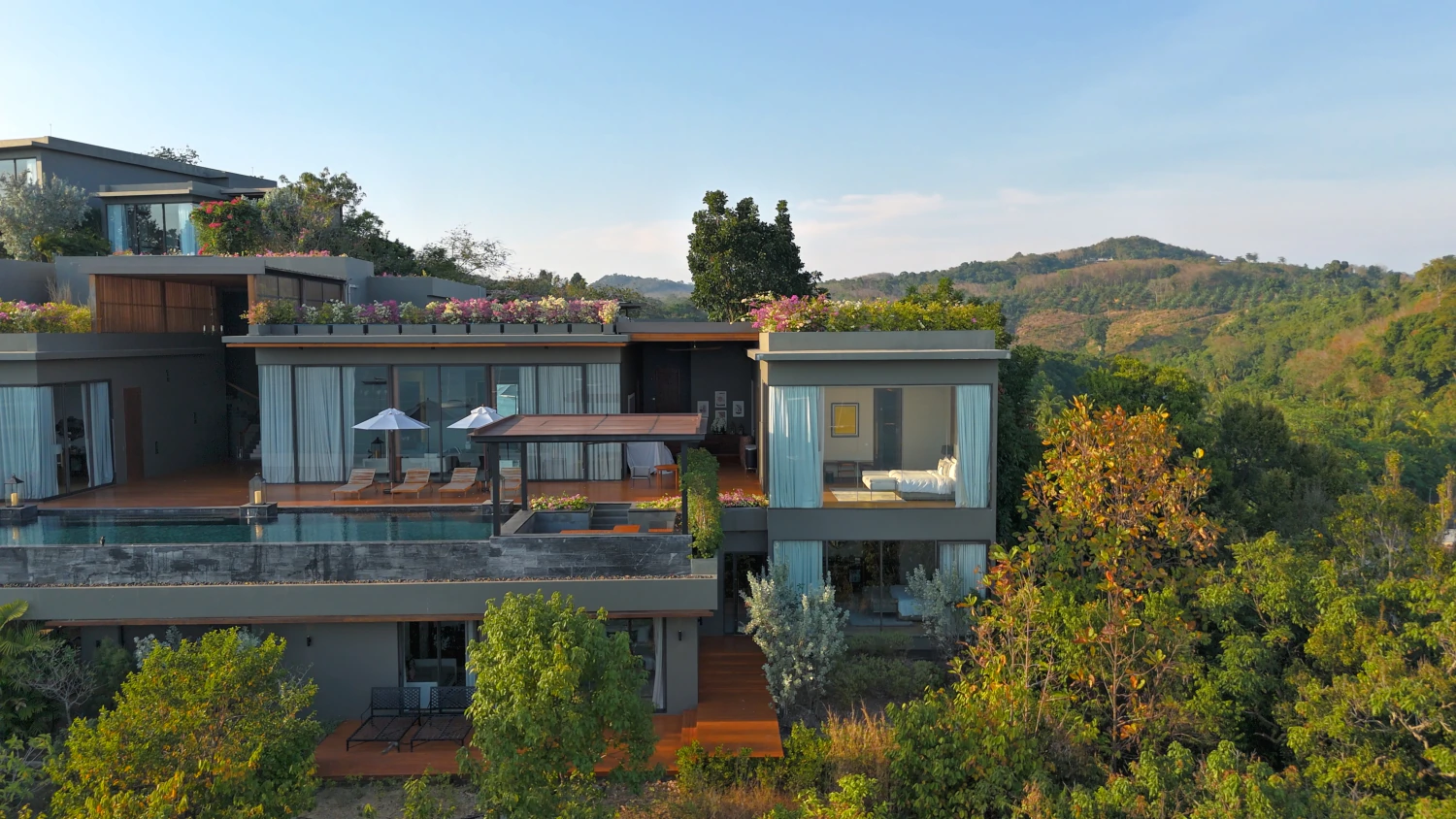 Luxusresorts mit besonderem Charakter - V Villas Phuket – Private Pool Villas über Ao Yon