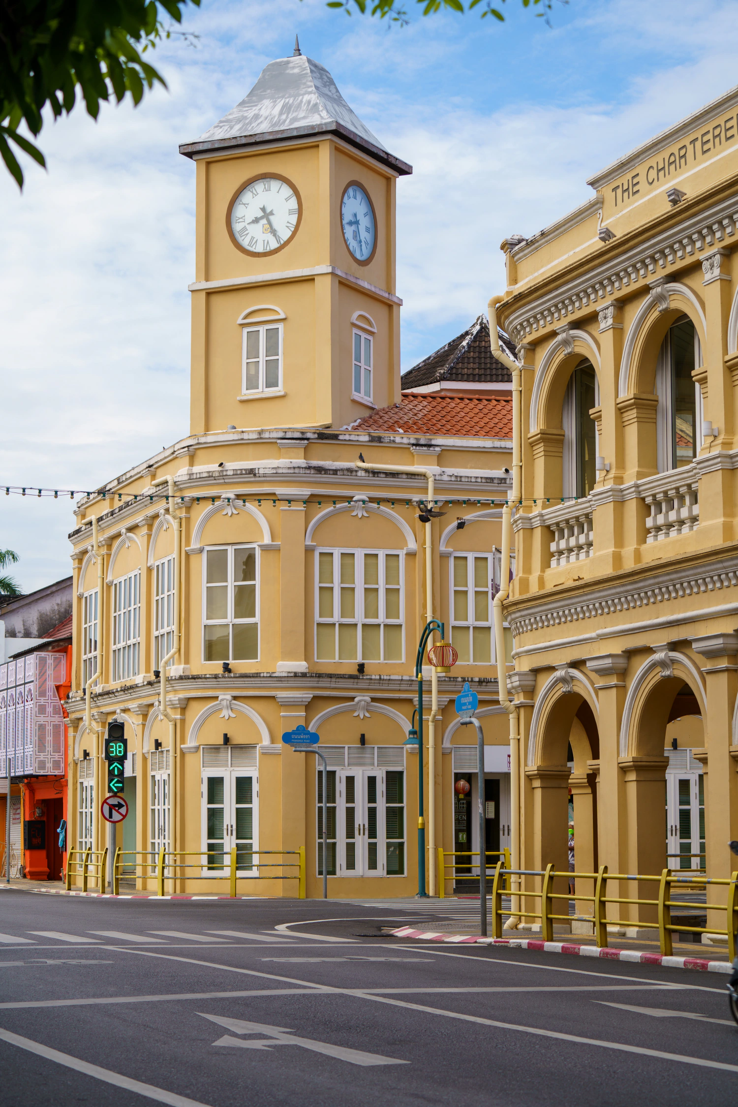 Die schönsten Ausflüge ab Cape Panwa - Phuket Old Town – Kultur, Cafés und ein Abend in der Altstadt