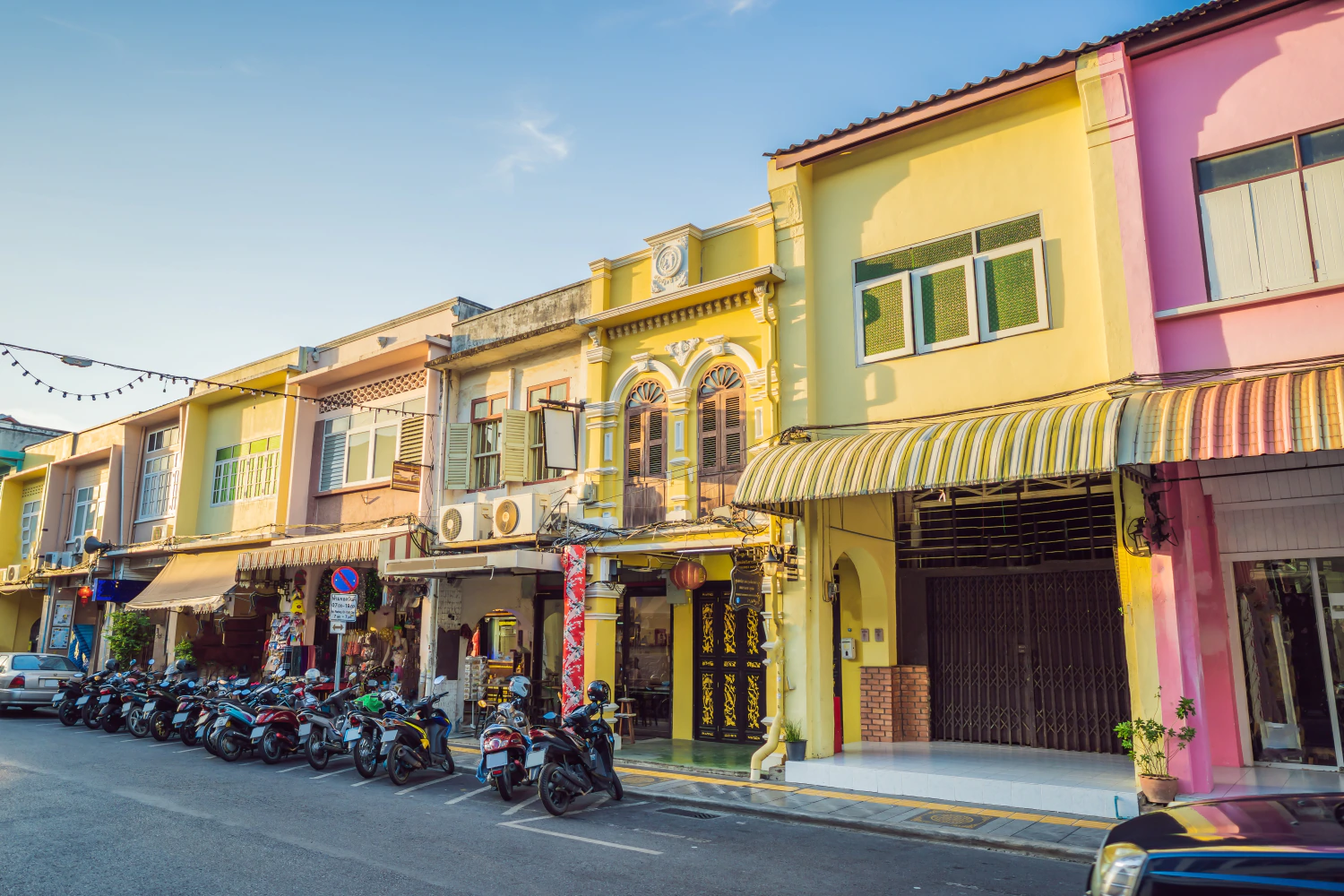 Die schönsten Ausflüge ab Cape Panwa - Phuket Old Town – Kultur, Cafés und ein Abend in der Altstadt